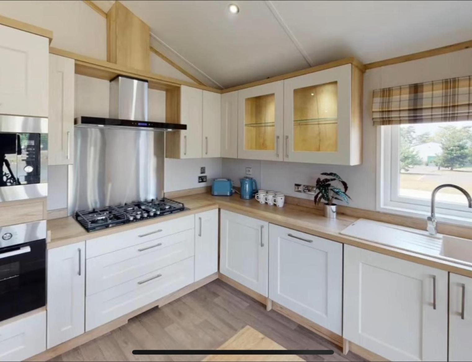 Golden Anchor - The Oakland Lodge - Coastal Caravan Breaks Chapel Saint Leonards Exterior photo